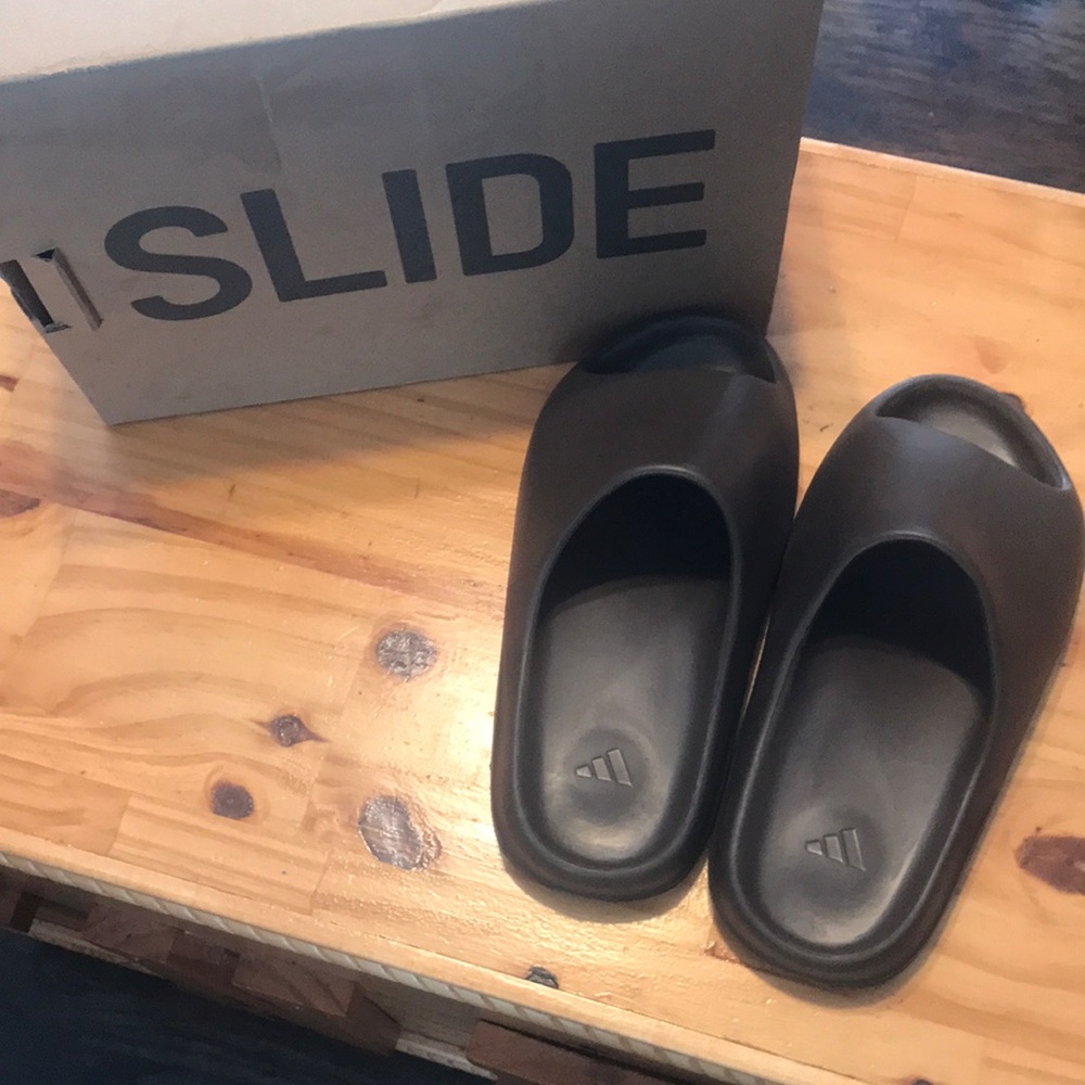 Yeezy Slides Made By Adidas In Brown Size 7